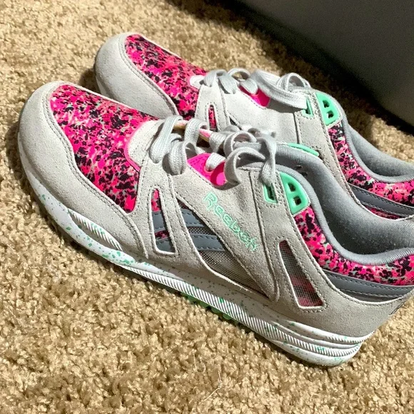 Adorable and Comfortable Reebok running shoes. - Picture 2 of 9